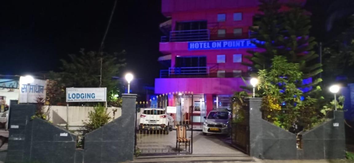 On Point Plaza Bed & Breakfast Murud  Ngoại thất bức ảnh