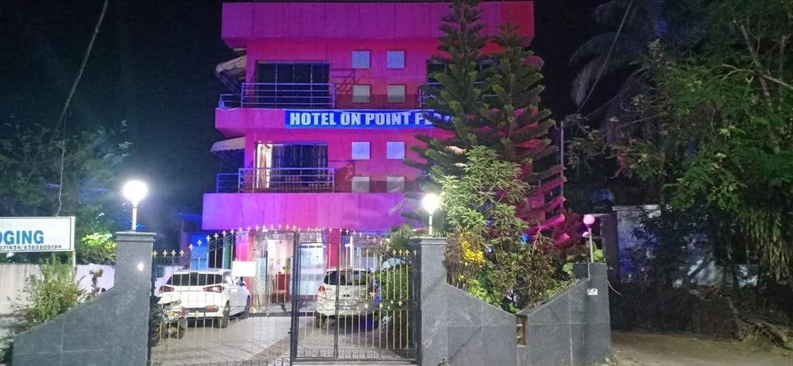 On Point Plaza Bed & Breakfast Murud  Ngoại thất bức ảnh