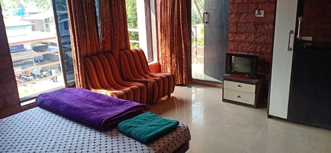 On Point Plaza Bed & Breakfast Murud  Ngoại thất bức ảnh