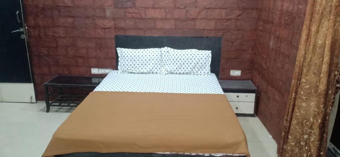 On Point Plaza Bed & Breakfast Murud  Ngoại thất bức ảnh