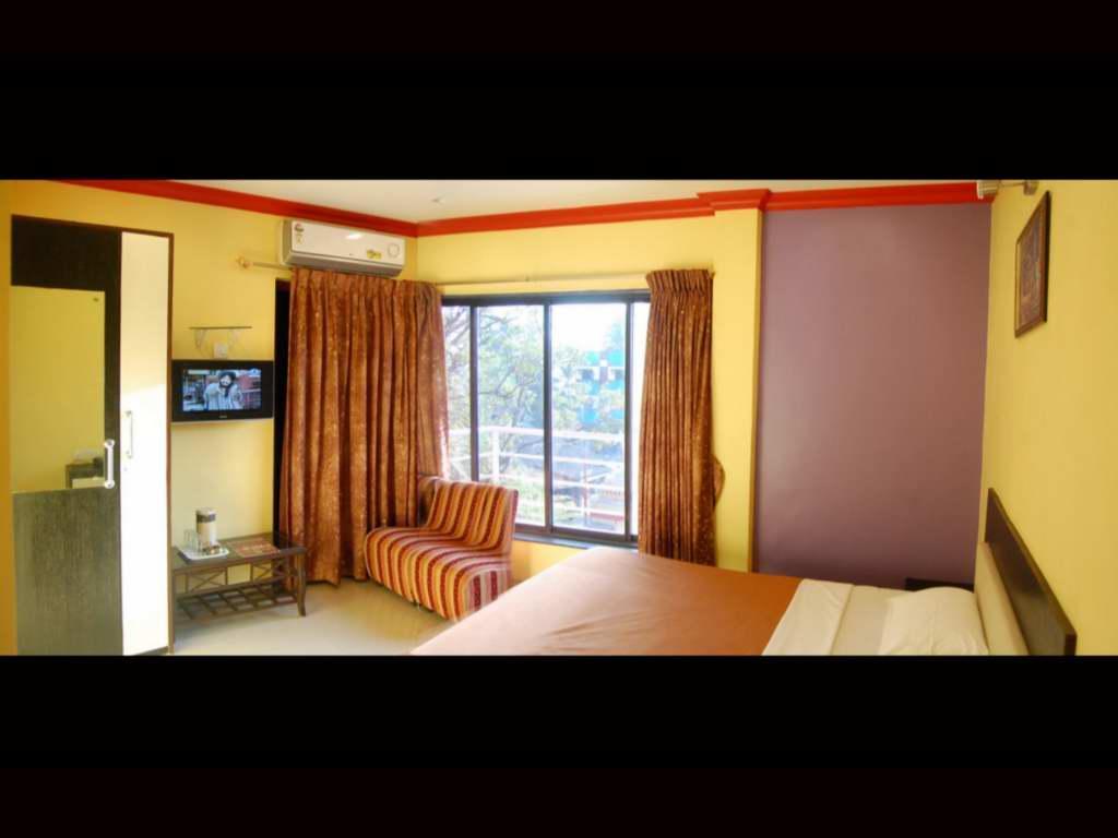 On Point Plaza Bed & Breakfast Murud  Ngoại thất bức ảnh