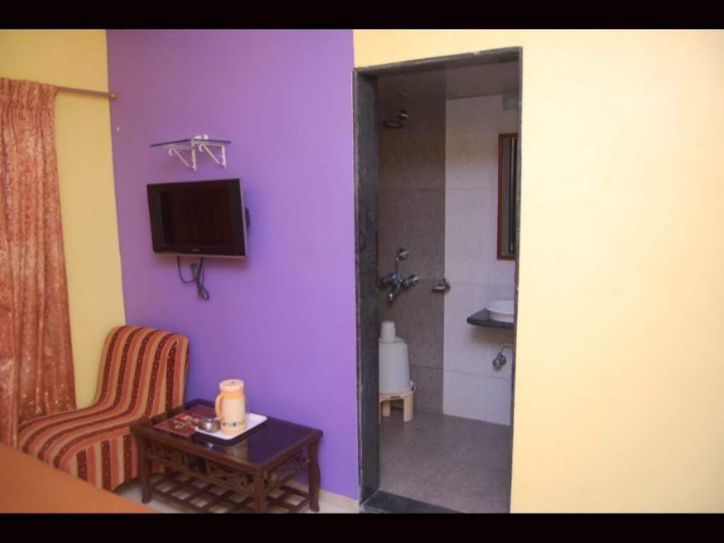 On Point Plaza Bed & Breakfast Murud  Ngoại thất bức ảnh