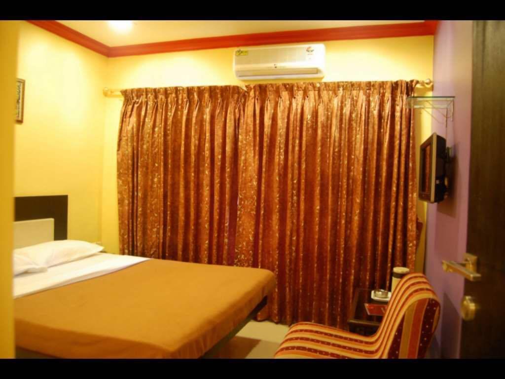 On Point Plaza Bed & Breakfast Murud  Ngoại thất bức ảnh