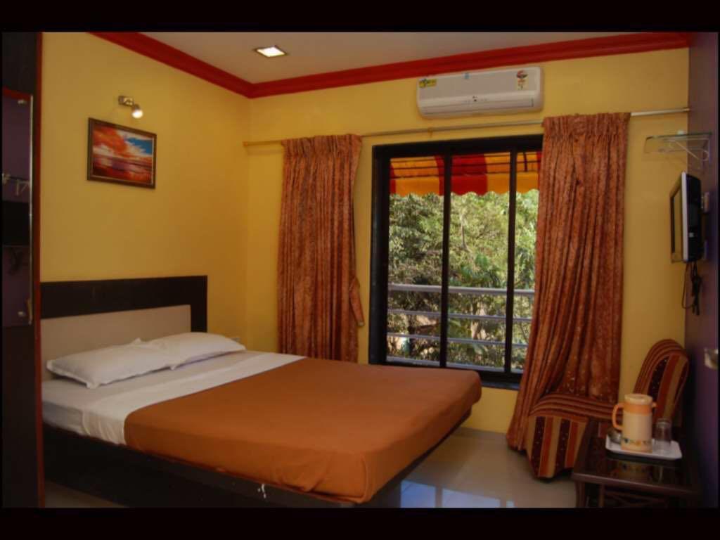 On Point Plaza Bed & Breakfast Murud  Ngoại thất bức ảnh