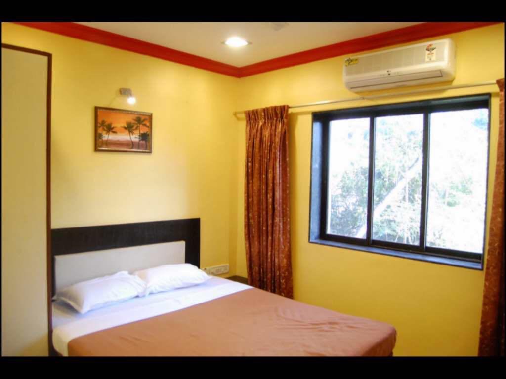 On Point Plaza Bed & Breakfast Murud  Ngoại thất bức ảnh